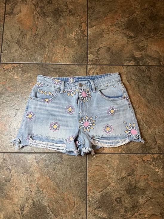 No Boundaries Pants - No Boundaries Light Wash Denim Daisy Cutoff Shorts